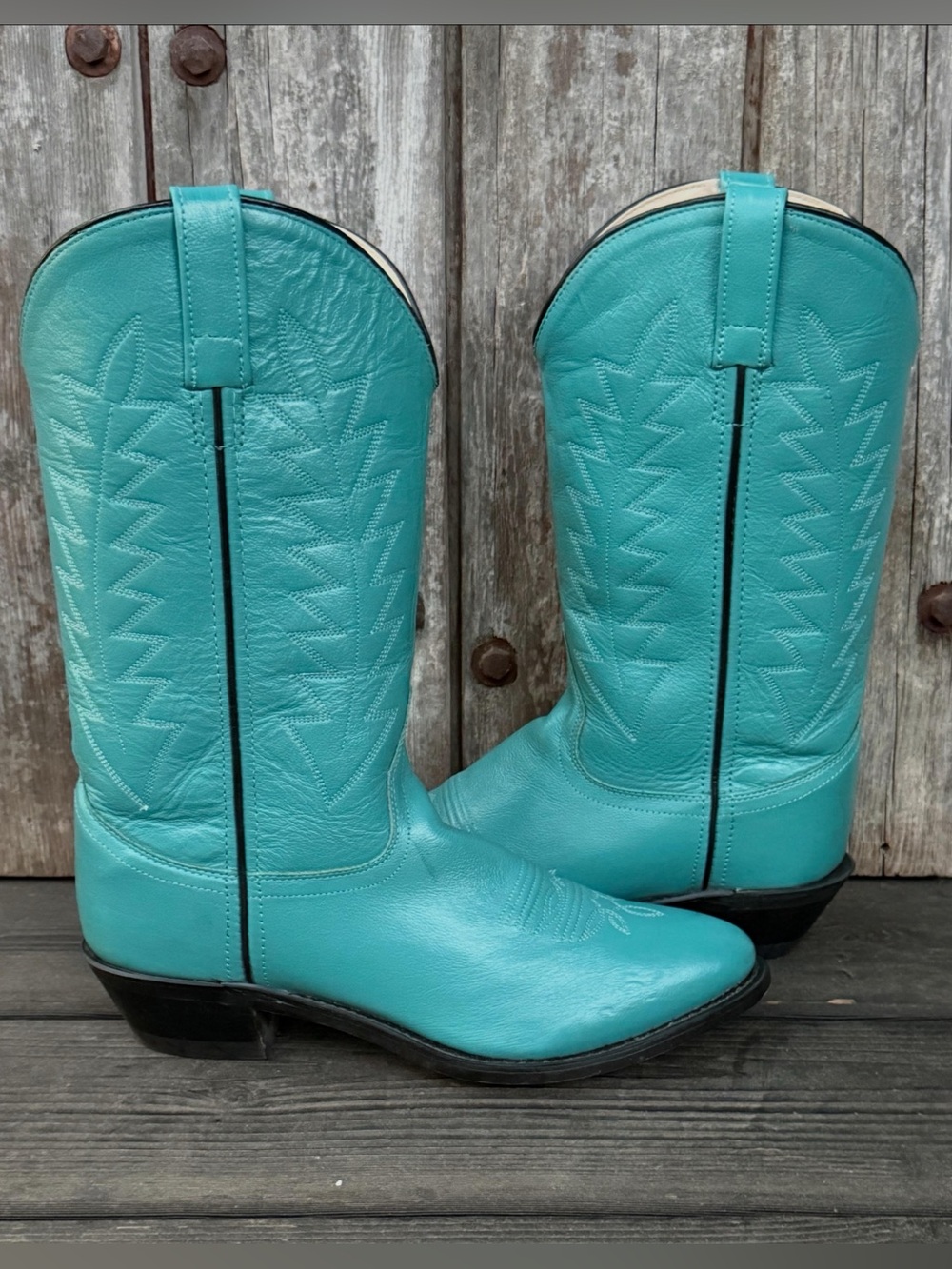 Vintage Turquoise Women's Cowboy Boots in Like New Vintage Condition